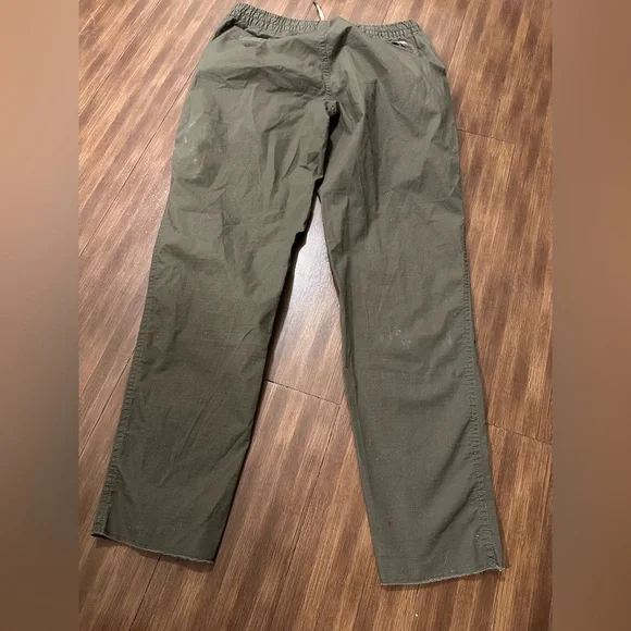 Vuori Women's Ripstop Pants Raw Hem Army Green Size small VW450 - Picture 5 of 10
